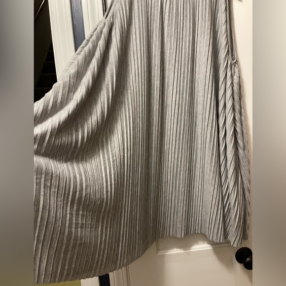 Lou & Grey pleated sleeveless trapeze style dress with pockets - Picture 4 of 6
